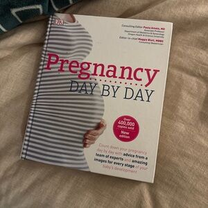 Pregnancy Day by Day Book